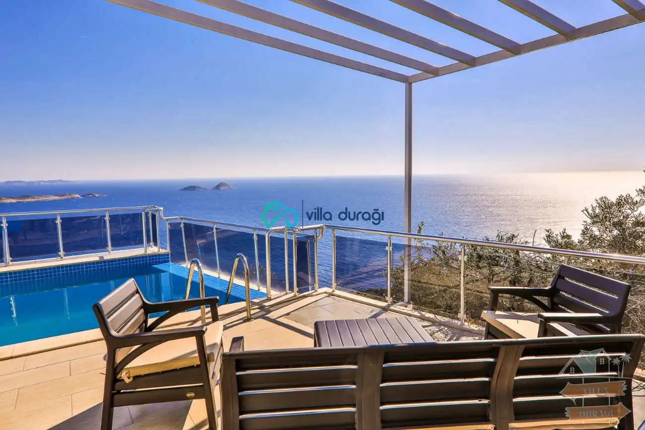 Deniz Manzaralı Korunaklı Villa