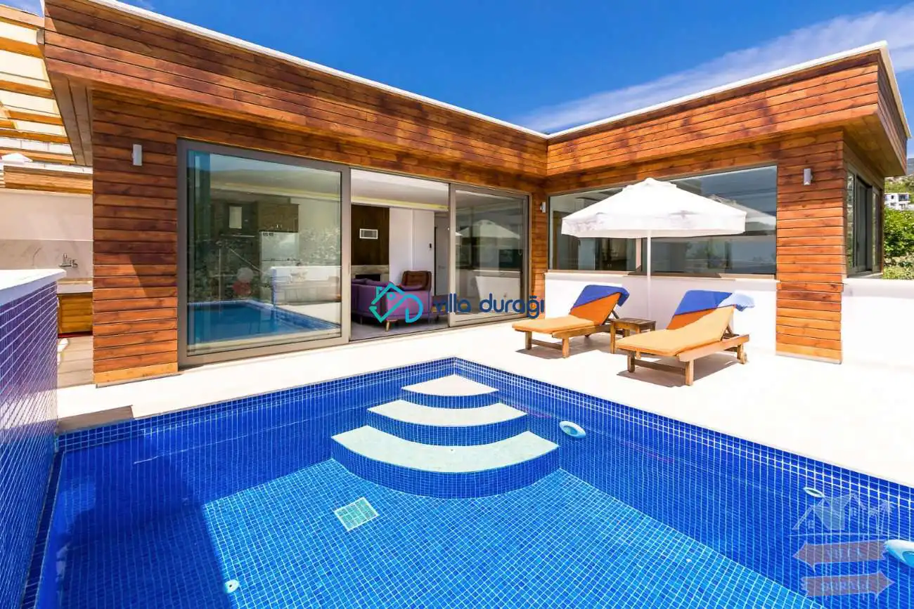 Korunaklı Havuzlu Muhafazakar Villa Tatili