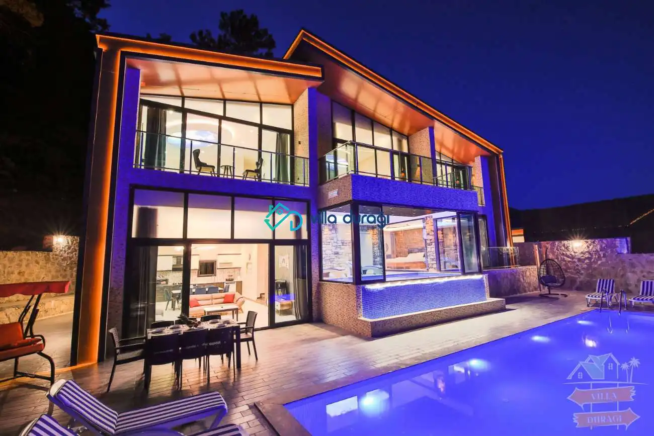 Korunaklı, Lüks Muhafazakar Tatil