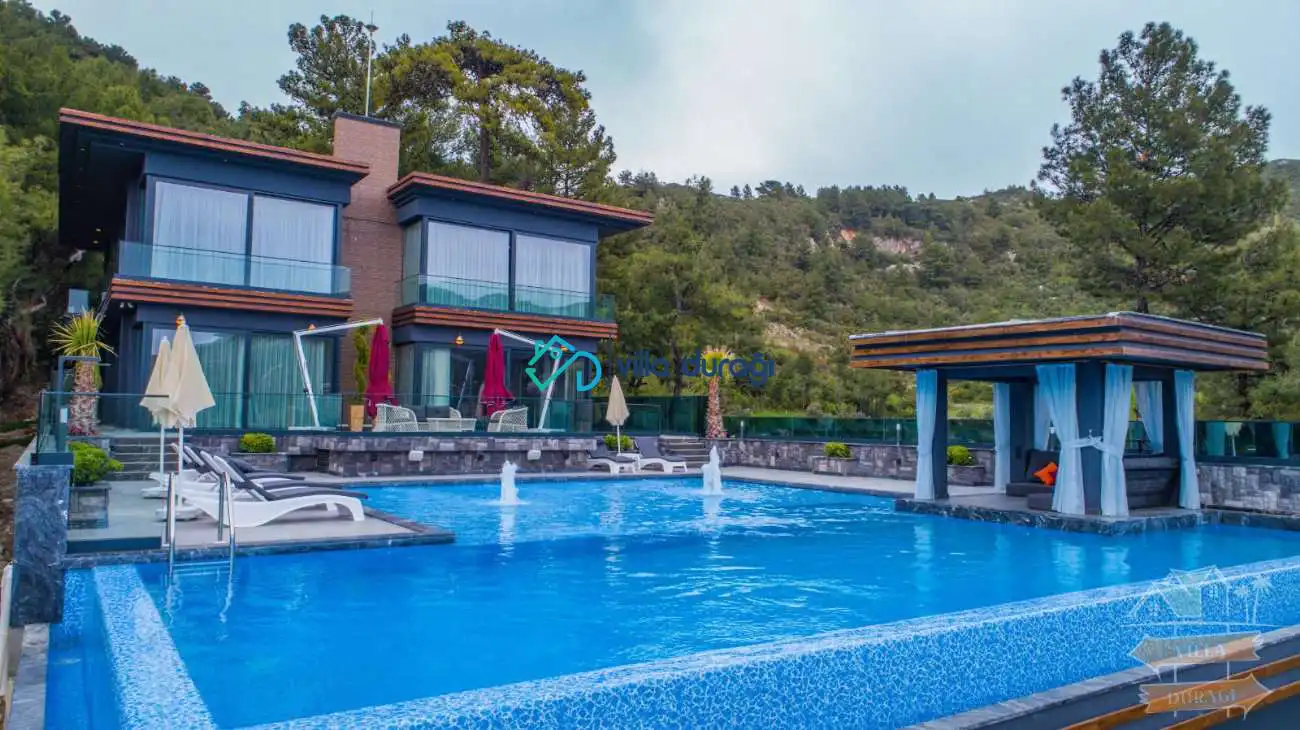 Deniz Manzaralı Lüks Tatil Villaları