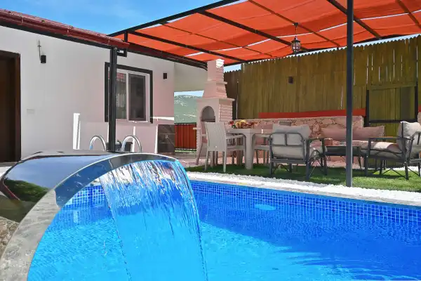 Villa Polen İkizce