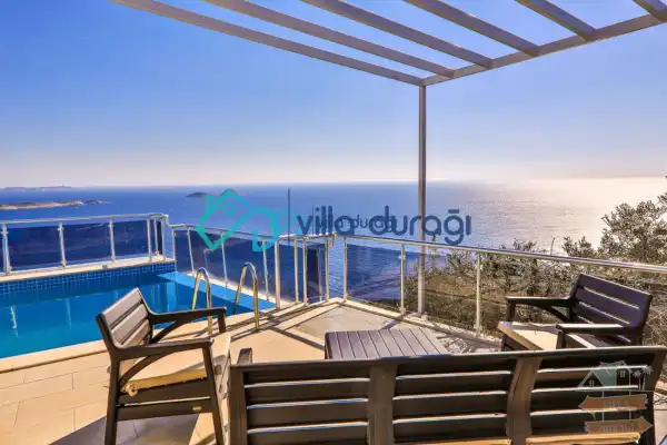 Deniz Manzaralı Korunaklı Villa