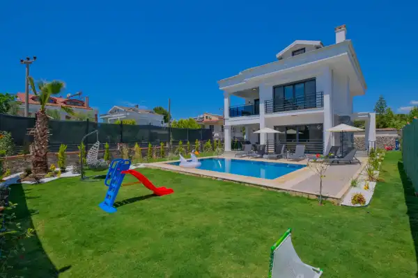 Villa White Palm Duo